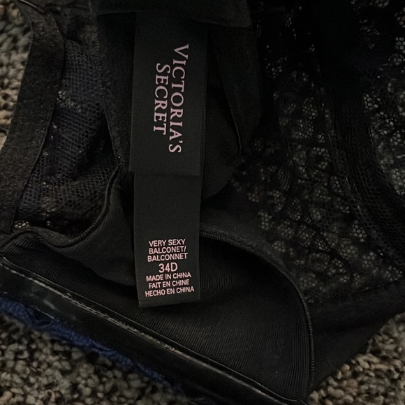 Victoria’s Secret “very sexy balconet” 34D - Picture 3 of 3